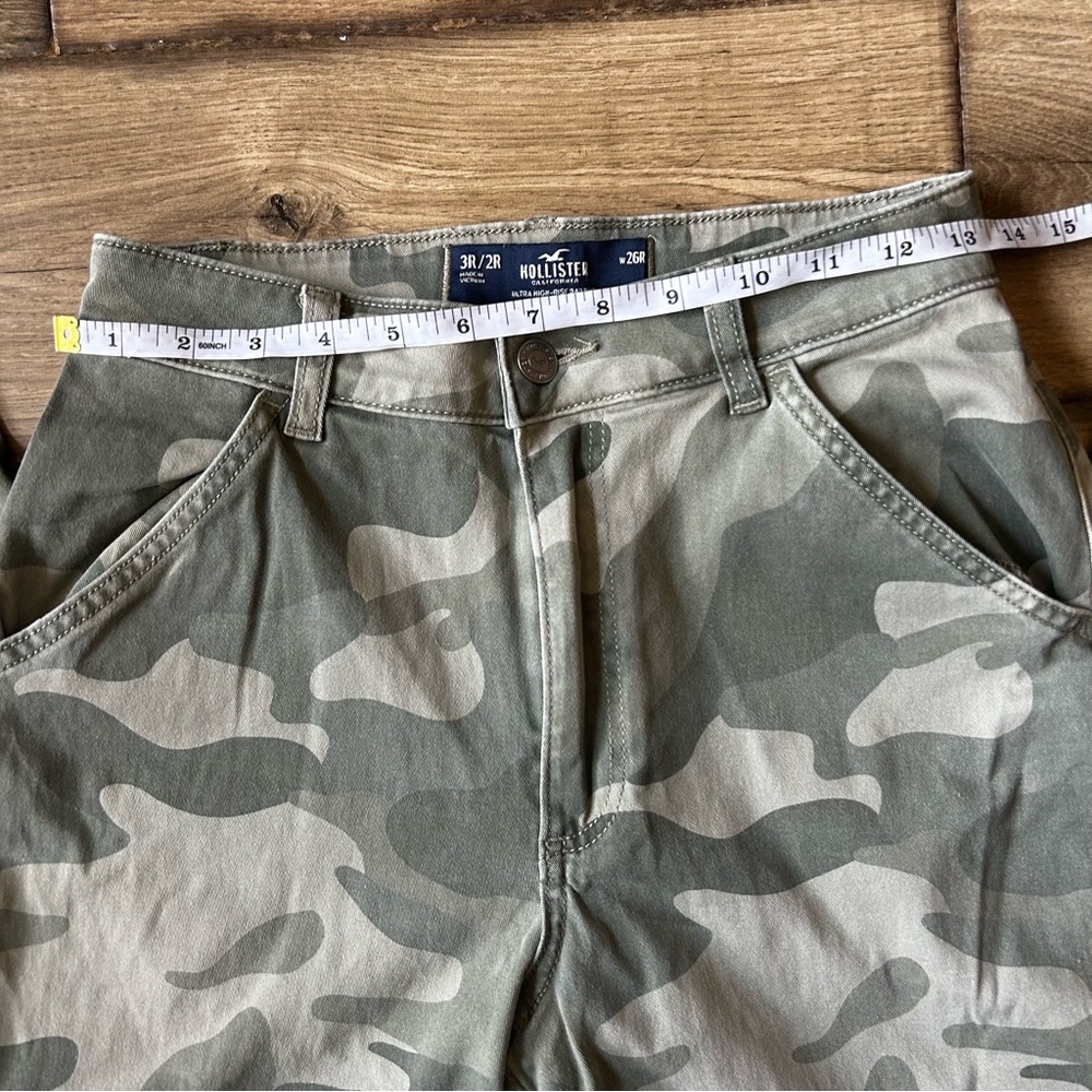 Hollister Camo Cargo Pants - Picture 3 of 5